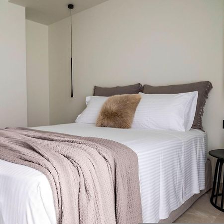 Rhotheon Suites In เอียลิซอส ภายนอก รูปภาพ