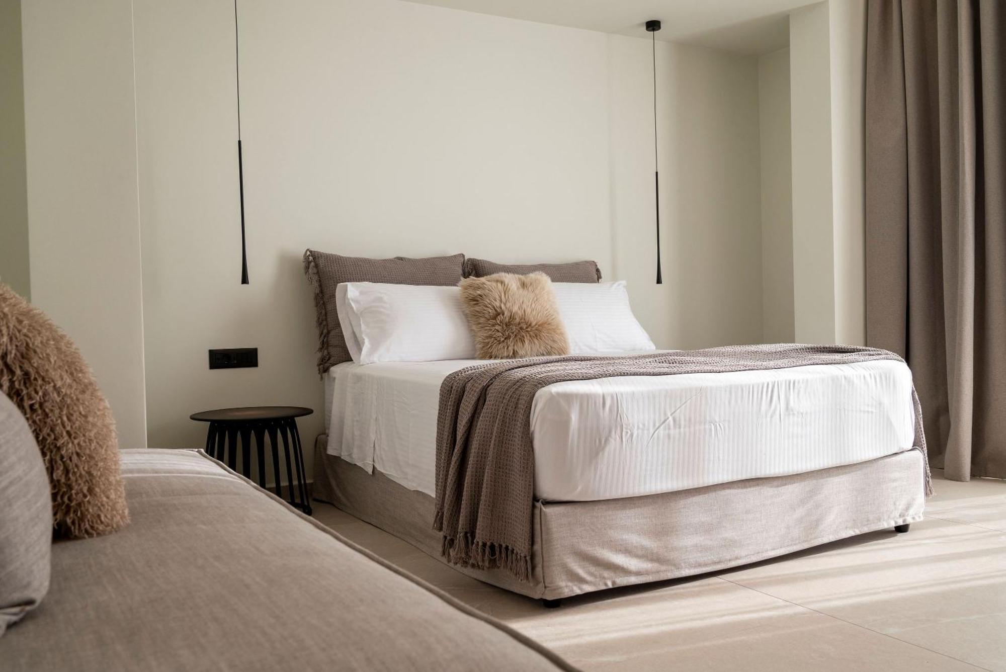 Rhotheon Suites In เอียลิซอส ภายนอก รูปภาพ