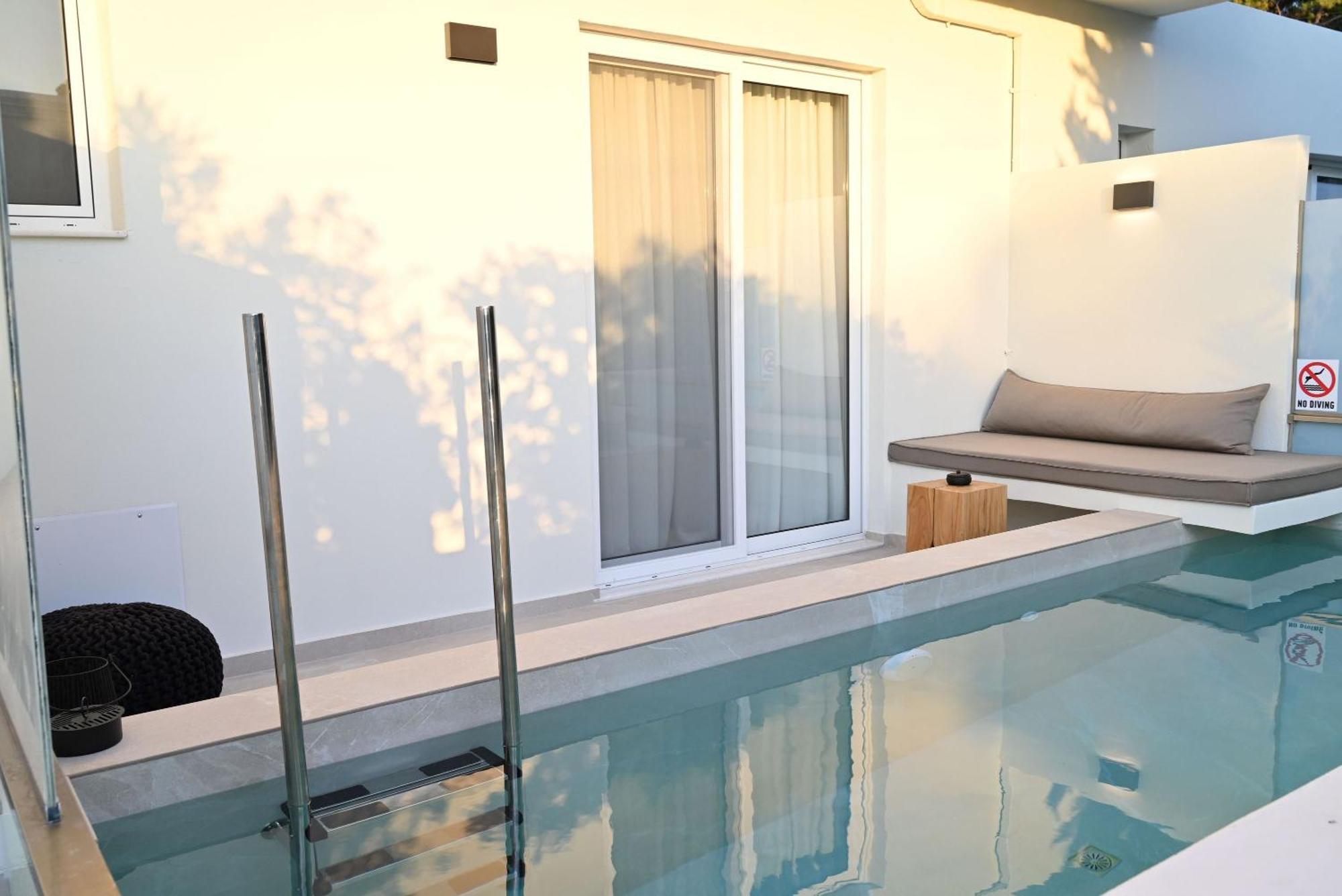 Rhotheon Suites In เอียลิซอส ภายนอก รูปภาพ