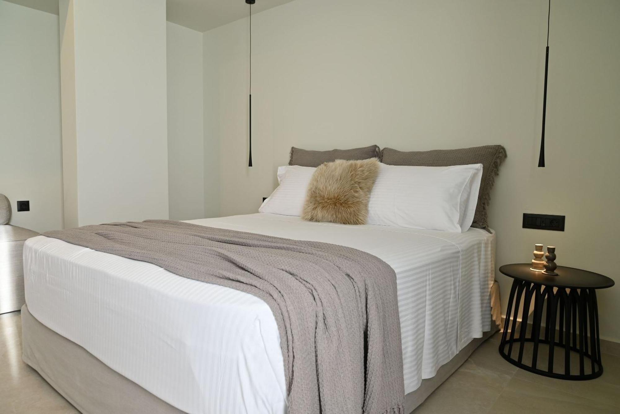 Rhotheon Suites In เอียลิซอส ภายนอก รูปภาพ