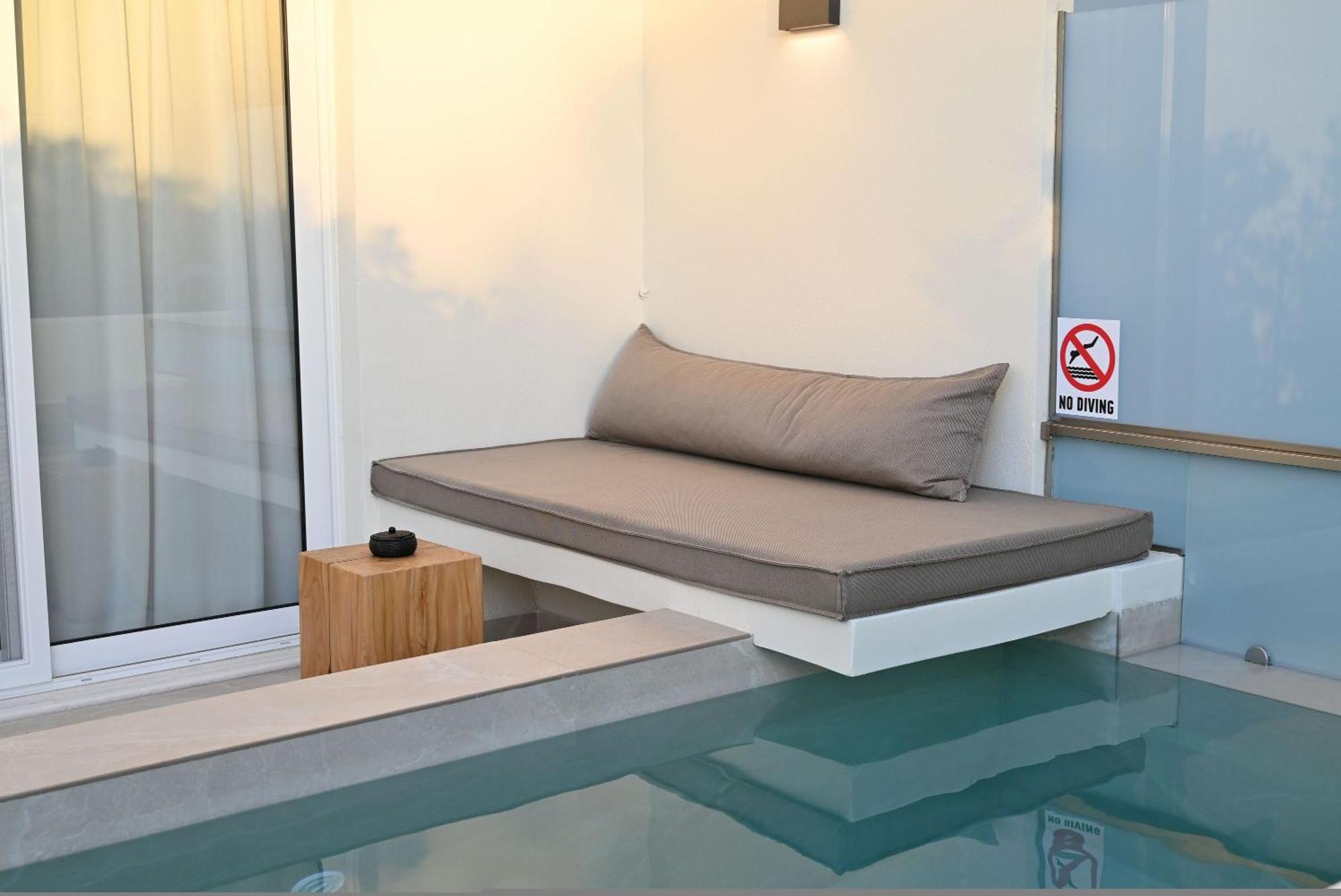 Rhotheon Suites In เอียลิซอส ภายนอก รูปภาพ