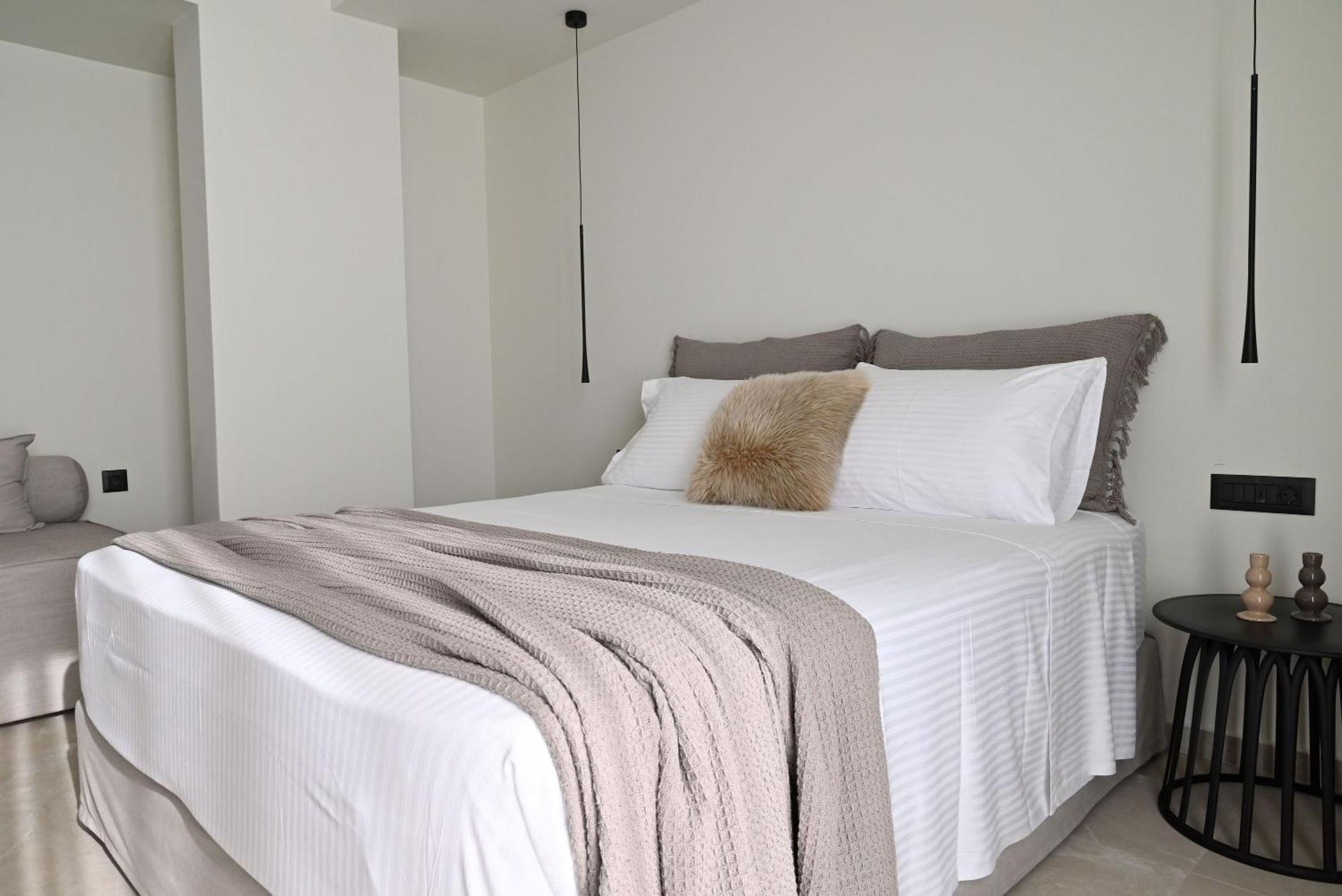 Rhotheon Suites In เอียลิซอส ภายนอก รูปภาพ