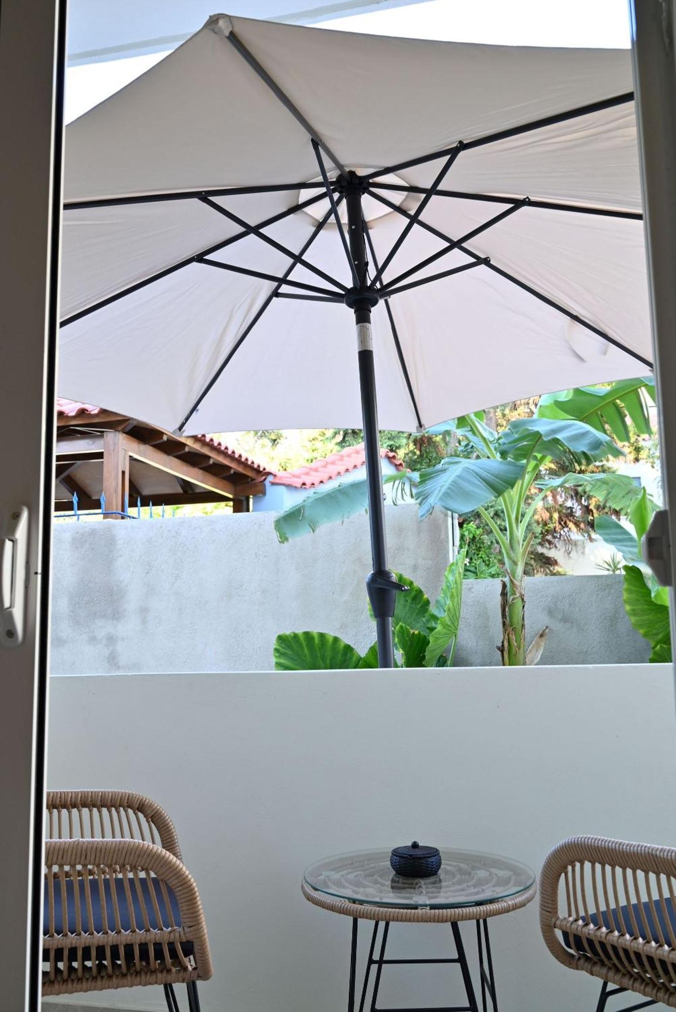 Rhotheon Suites In เอียลิซอส ภายนอก รูปภาพ
