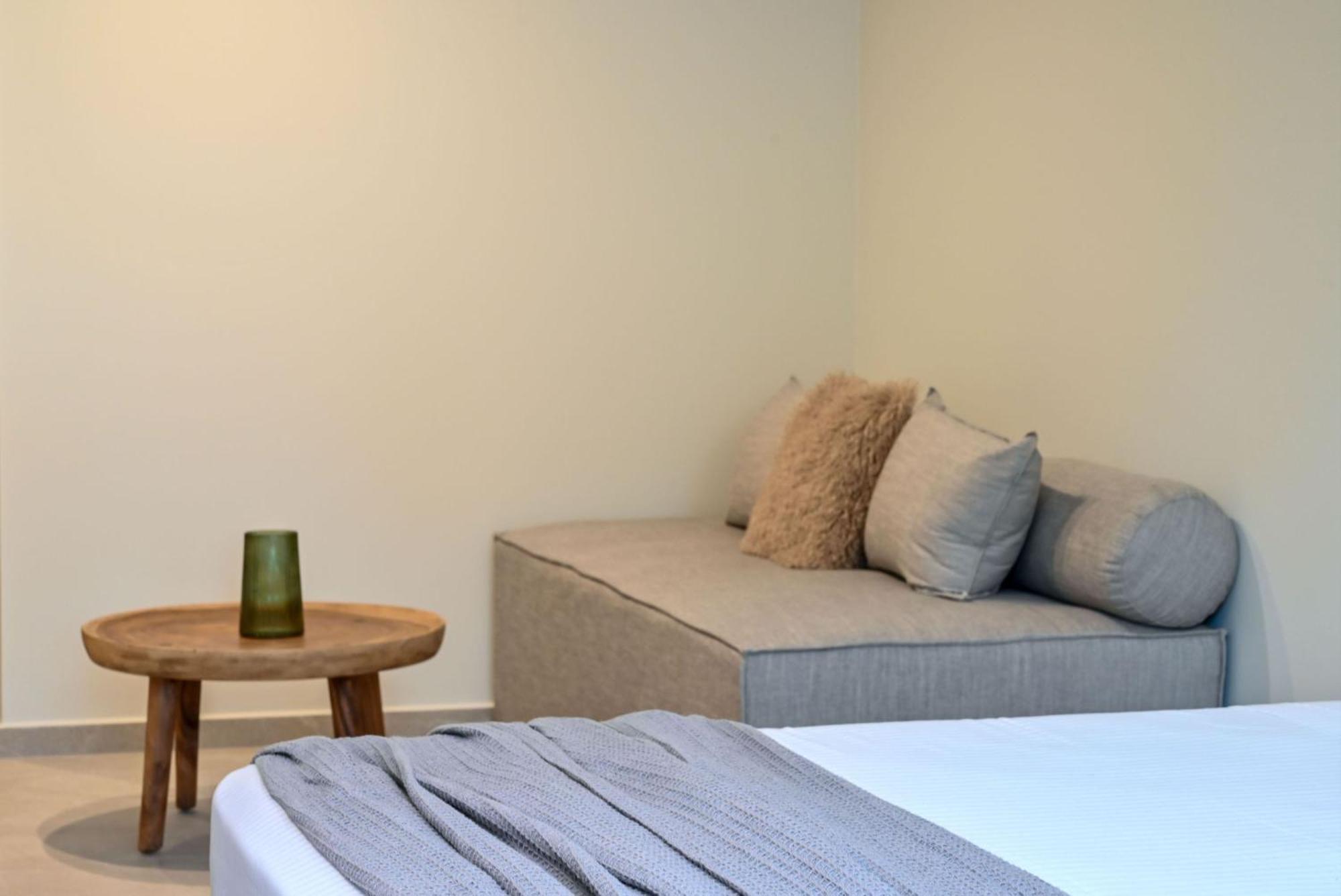 Rhotheon Suites In เอียลิซอส ภายนอก รูปภาพ