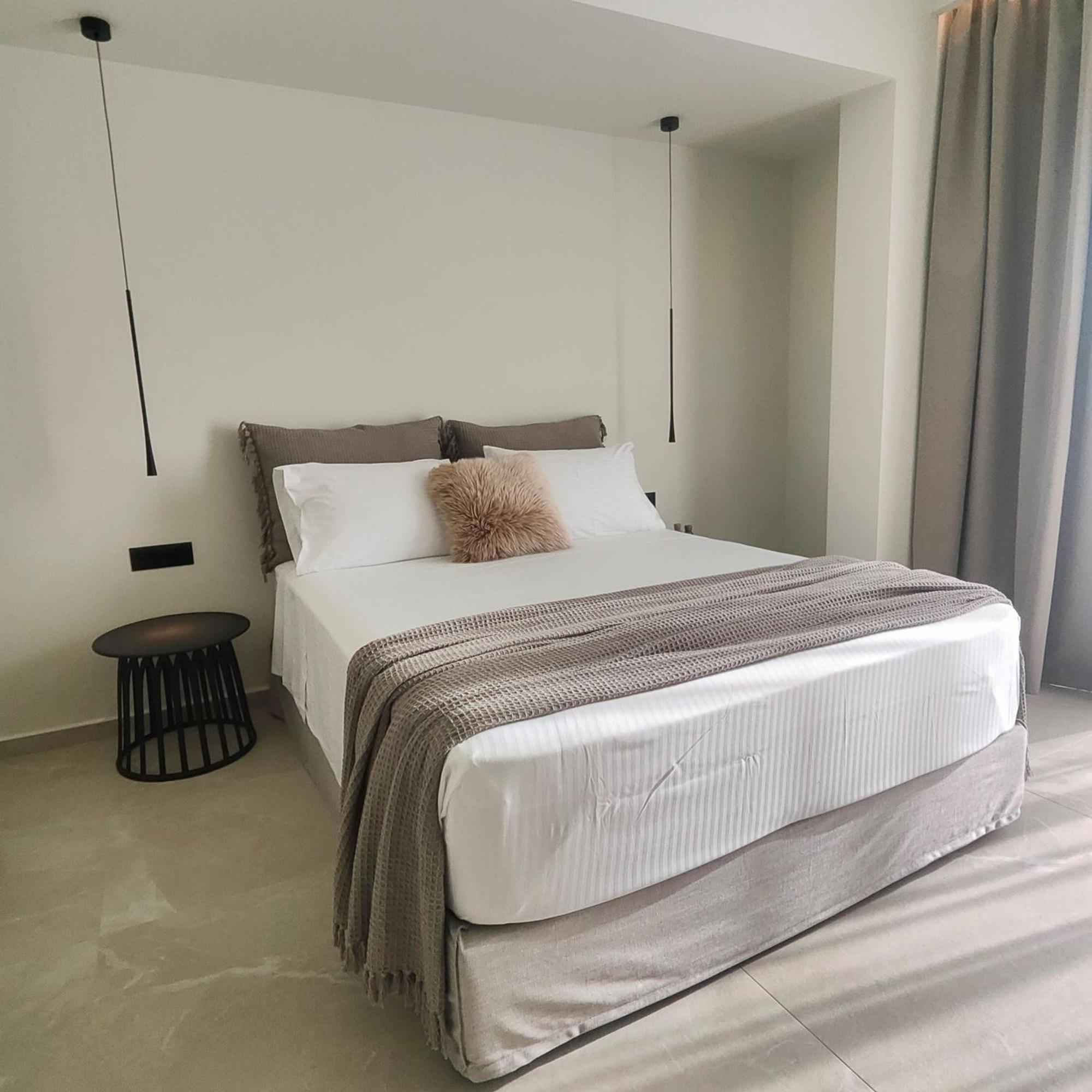 Rhotheon Suites In เอียลิซอส ภายนอก รูปภาพ