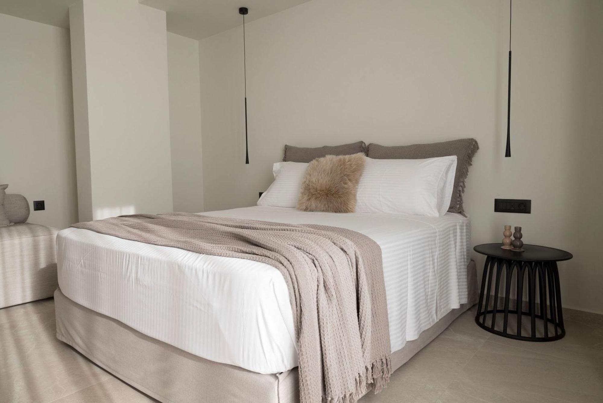 Rhotheon Suites In เอียลิซอส ภายนอก รูปภาพ