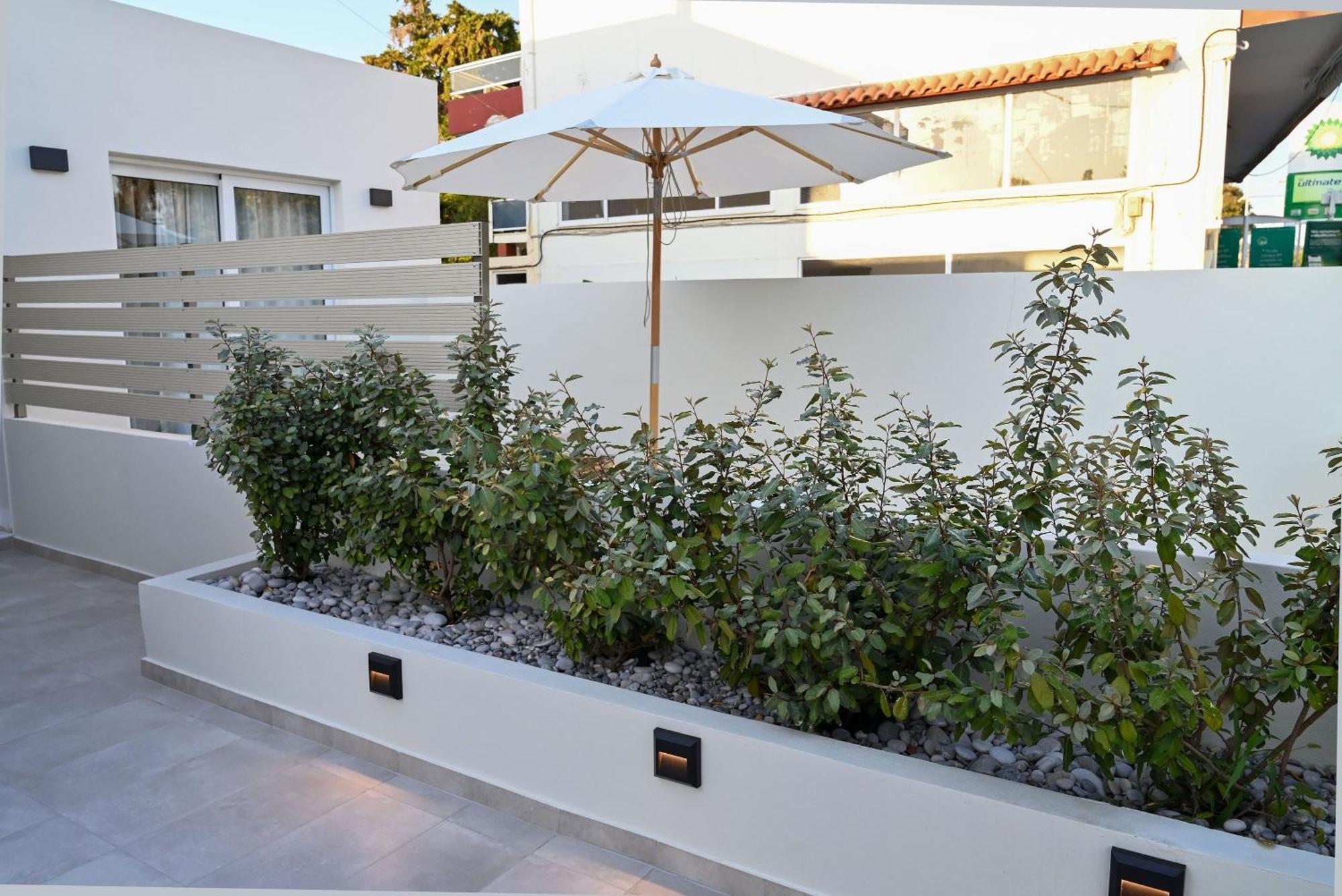 Rhotheon Suites In เอียลิซอส ภายนอก รูปภาพ