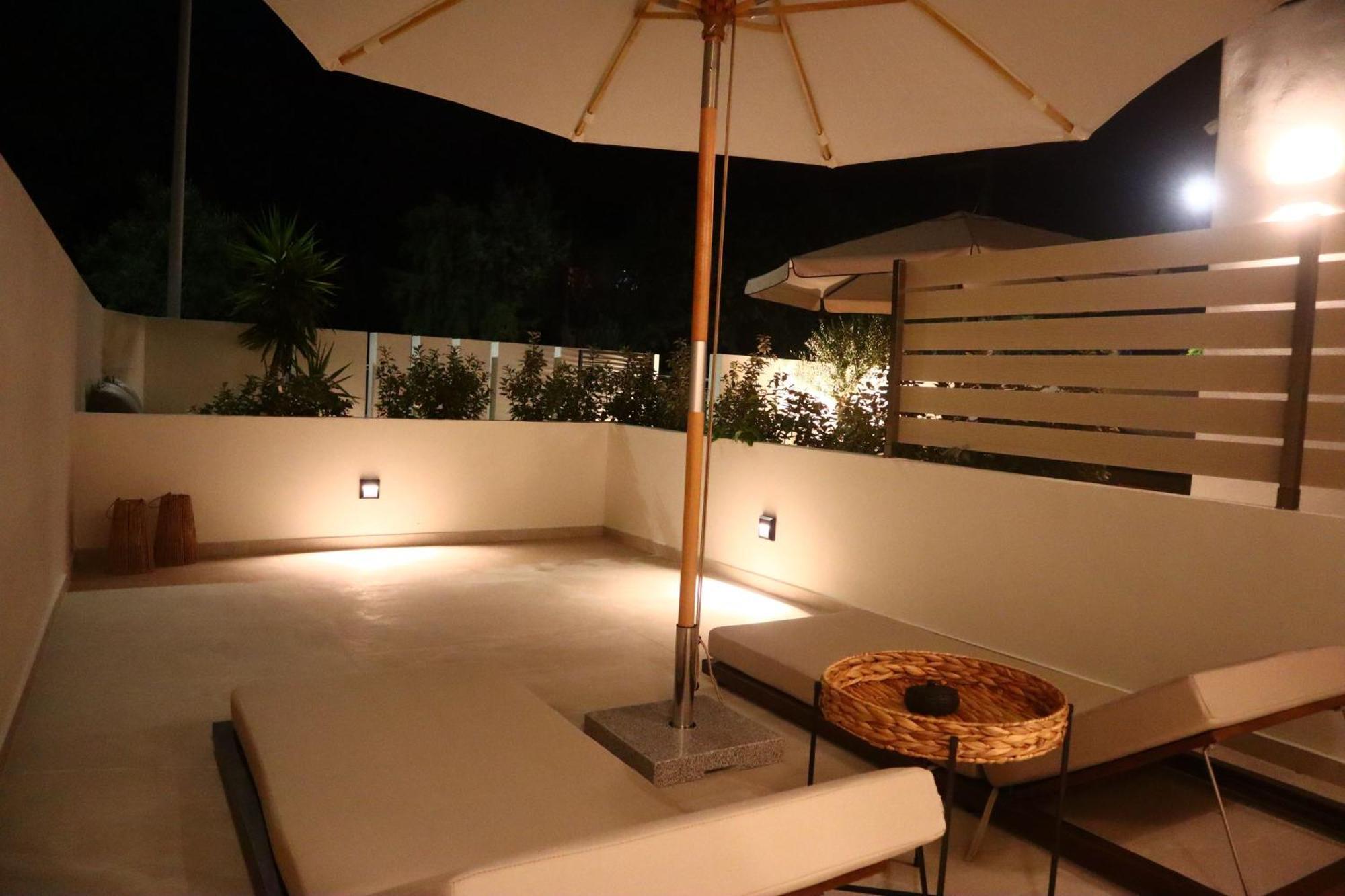 Rhotheon Suites In เอียลิซอส ภายนอก รูปภาพ