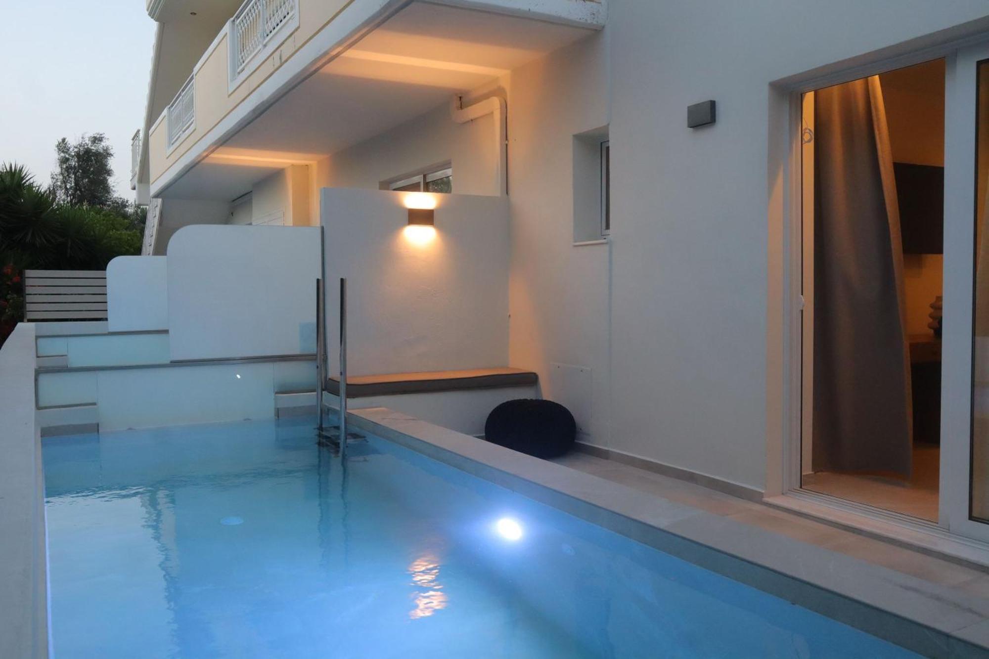 Rhotheon Suites In เอียลิซอส ภายนอก รูปภาพ